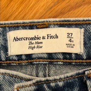 Abercrombie & Fitch The Mom High Rise Jeans